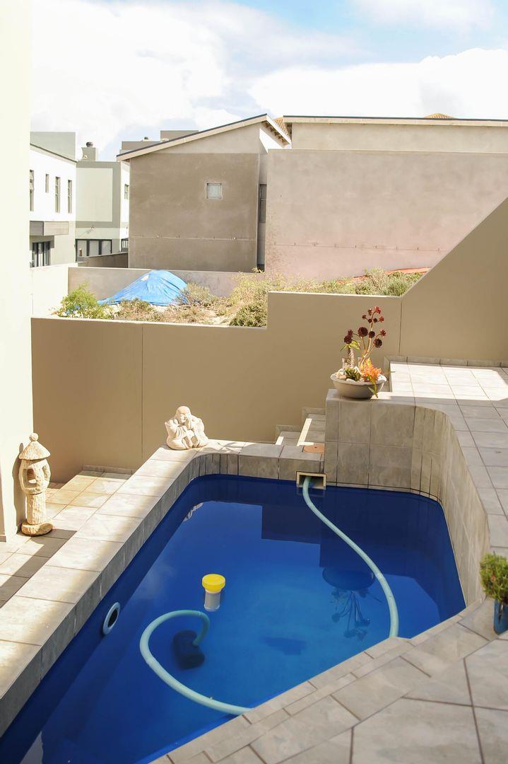 To Let 4 Bedroom Property for Rent in Calypso Beach Western Cape